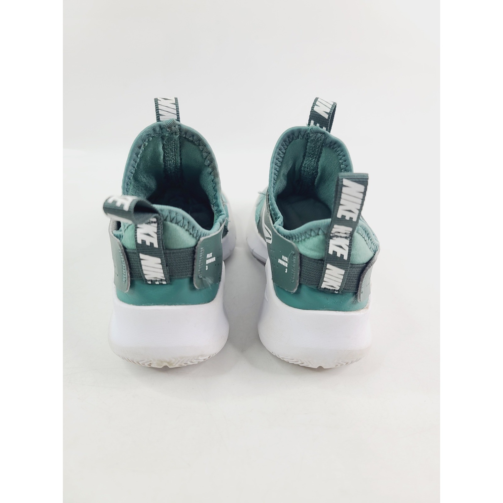 Nike, Mesh, Synthetic Athletic Casual Sneakers, Boys’ Size 13C Green /White