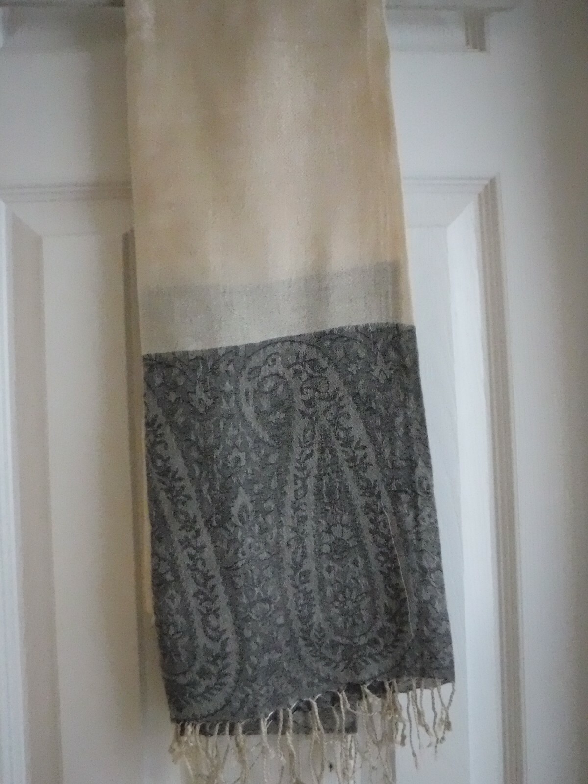 NWOT Made in India, Silk Blend Scarf, Cream and Gray Paisley, 29″ x 76″, Beauty!