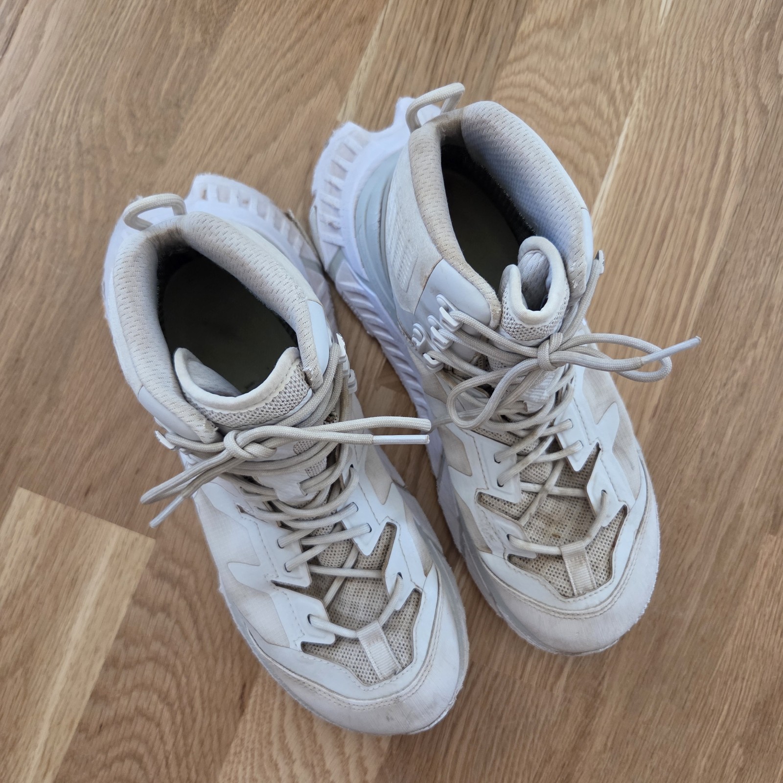 Hoka One One TenNine GTX Boots Unisex M7.5/W8.5 White Gore-Tex Vibram Hiking