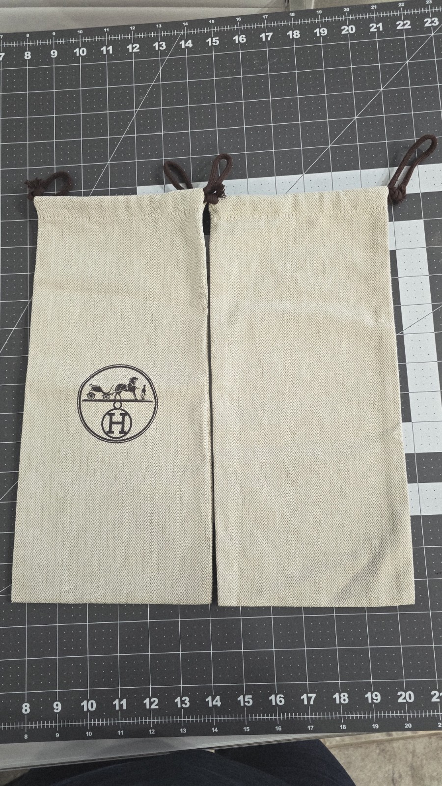 Hermès Set of 2 Beige Drawstring Dustbags with Logo Accent Designer 14×6.25in