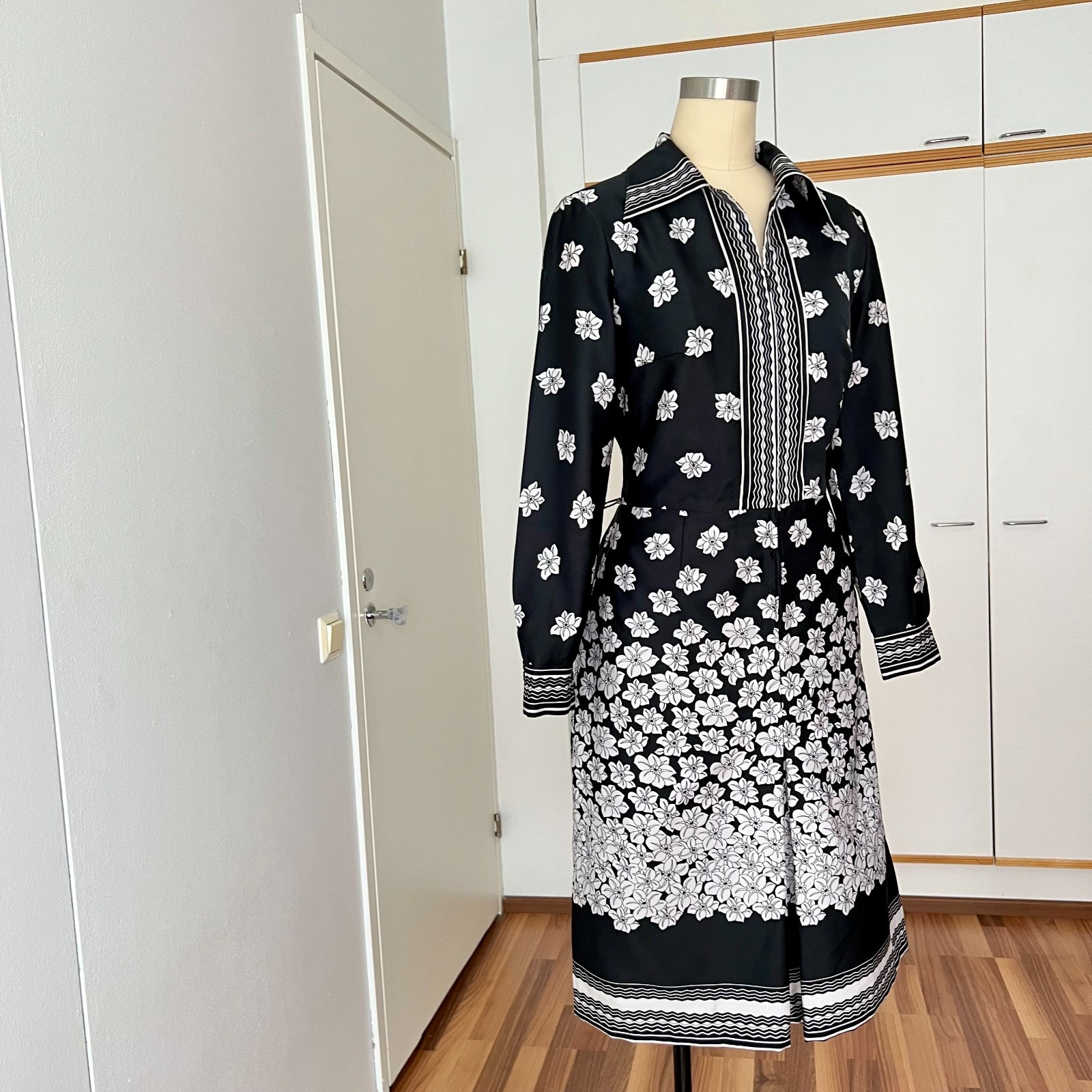 1970s TREVIRA Dagger Collar Floral Shirt Dress Border Print Long Sleeves Midi 42