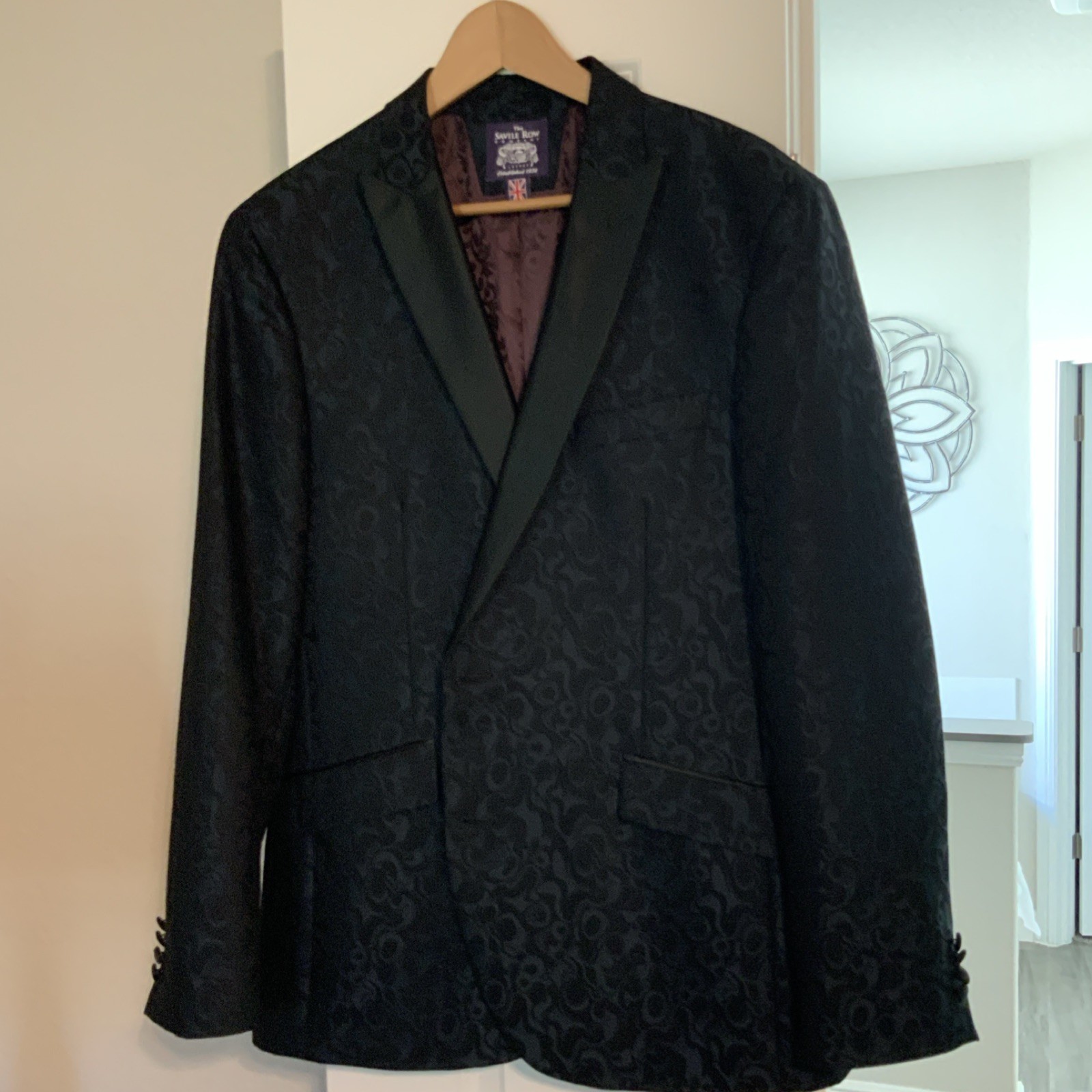 Savile Row Company Black Tuxedo Jacket 44R Regular Polyester Rayon Formal