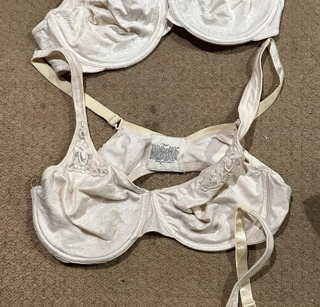 7 Count- Playtex Secrets Seamless Underwire Unlined Bra Full Coverage Ivory 42C