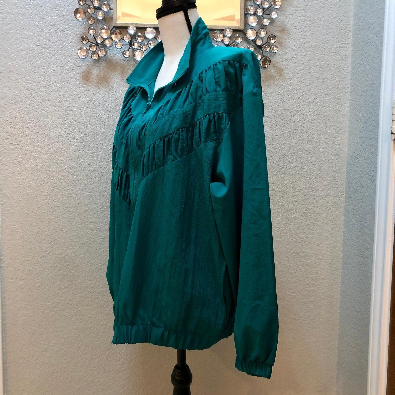 Super Fun 80s Vintage Teal/Kelly Green Windbreaker/Jogging Jacket Oversized M