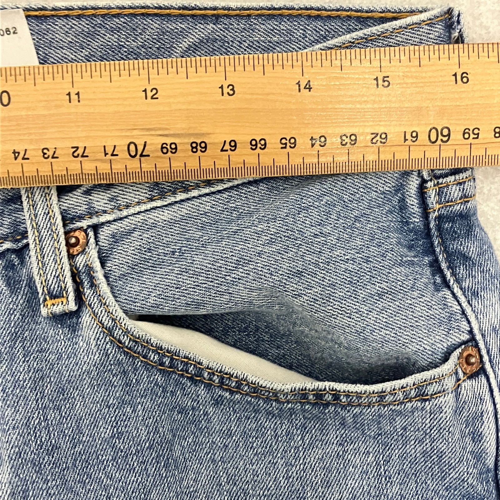 Levi’s 501 Jeans Mens 32W 34L Blue Straight Leg Denim Button Fly Red Tab