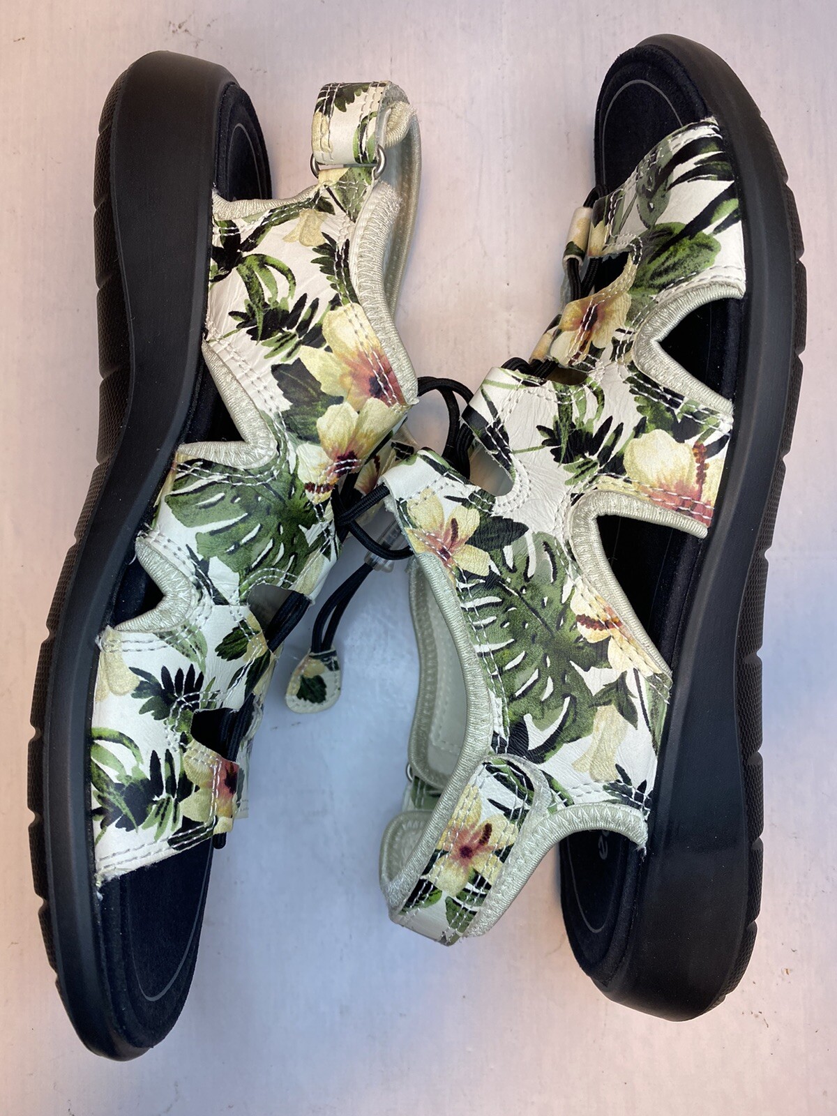 ECCO SOFT 5 Women’s Sandals Size 7 US /38 Cream Floral Toggle Laces Strap Back