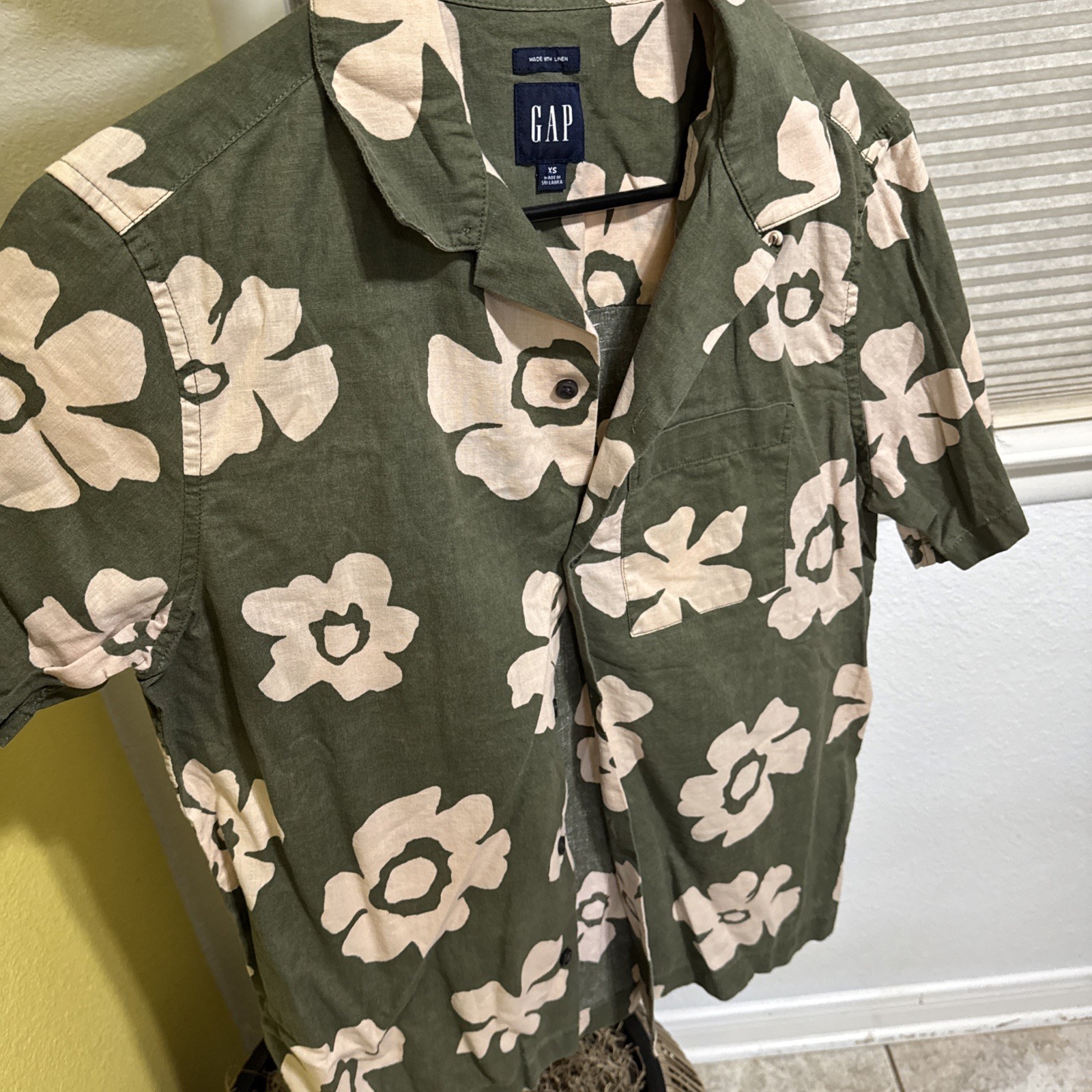 Gap Women’s Denim Button-Up Short Sleeve Flower