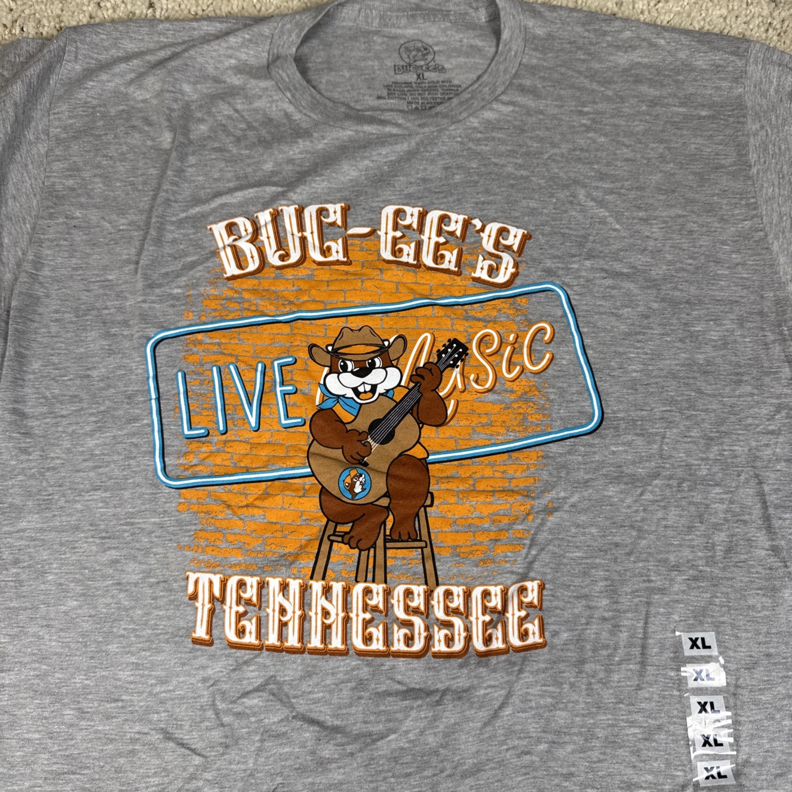 NWOT Buc-ee’s Tennessee Live Music Beaver Guitar Graphic TShirt Mens XL Gray