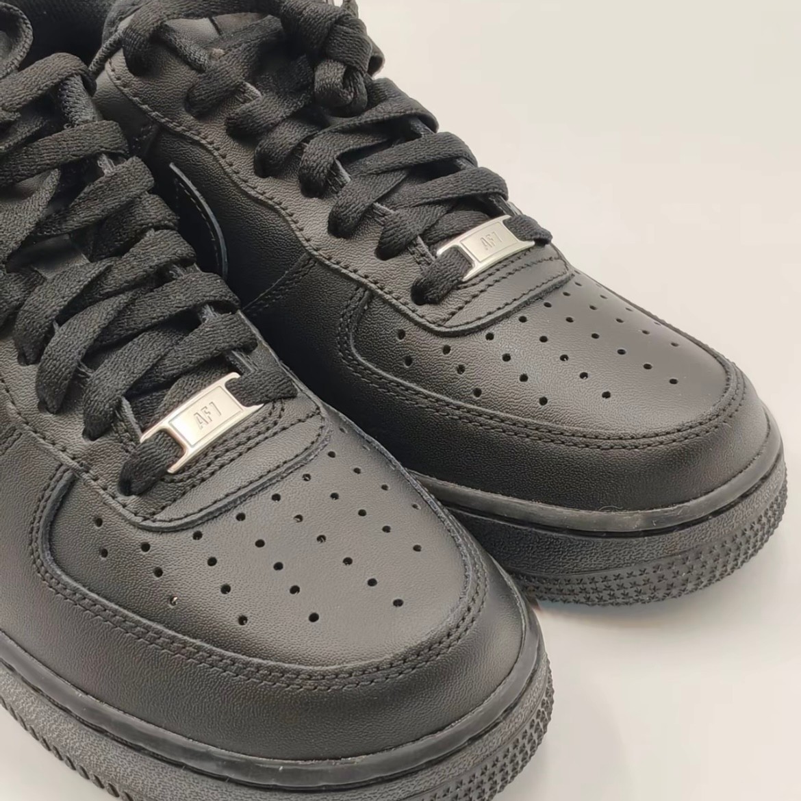 Men’s Nike Air Force 1 ’07 Low Triple Black/White Classic Sneakers US Men’s Size