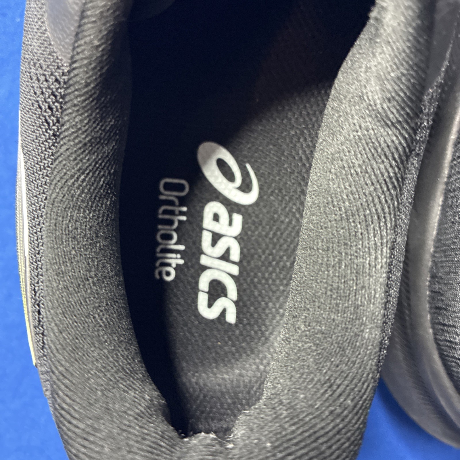 Size 8.5- ASICS Gel Pulse 16 Black Pure Silver very good condition