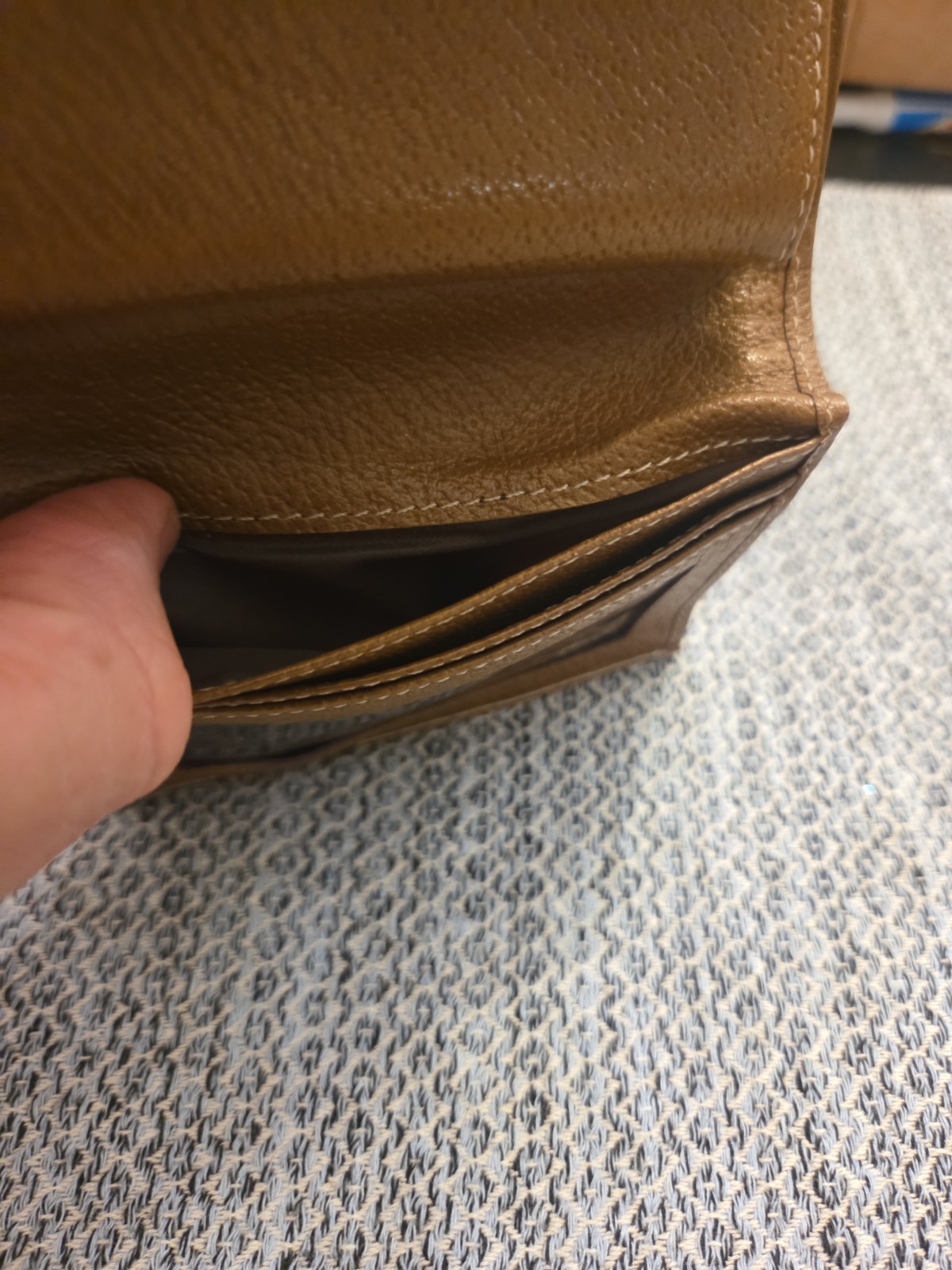 Vintage Gucci Trifold Wallet One Small Rip Starting In Corner Seen In Pictures