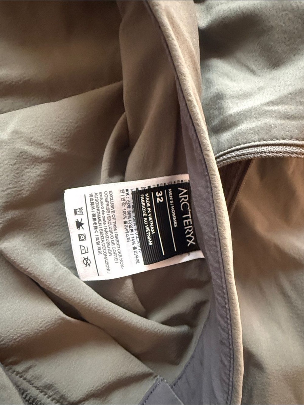 Arc’teryx Men’s Olive Green Technical Cargo Pants