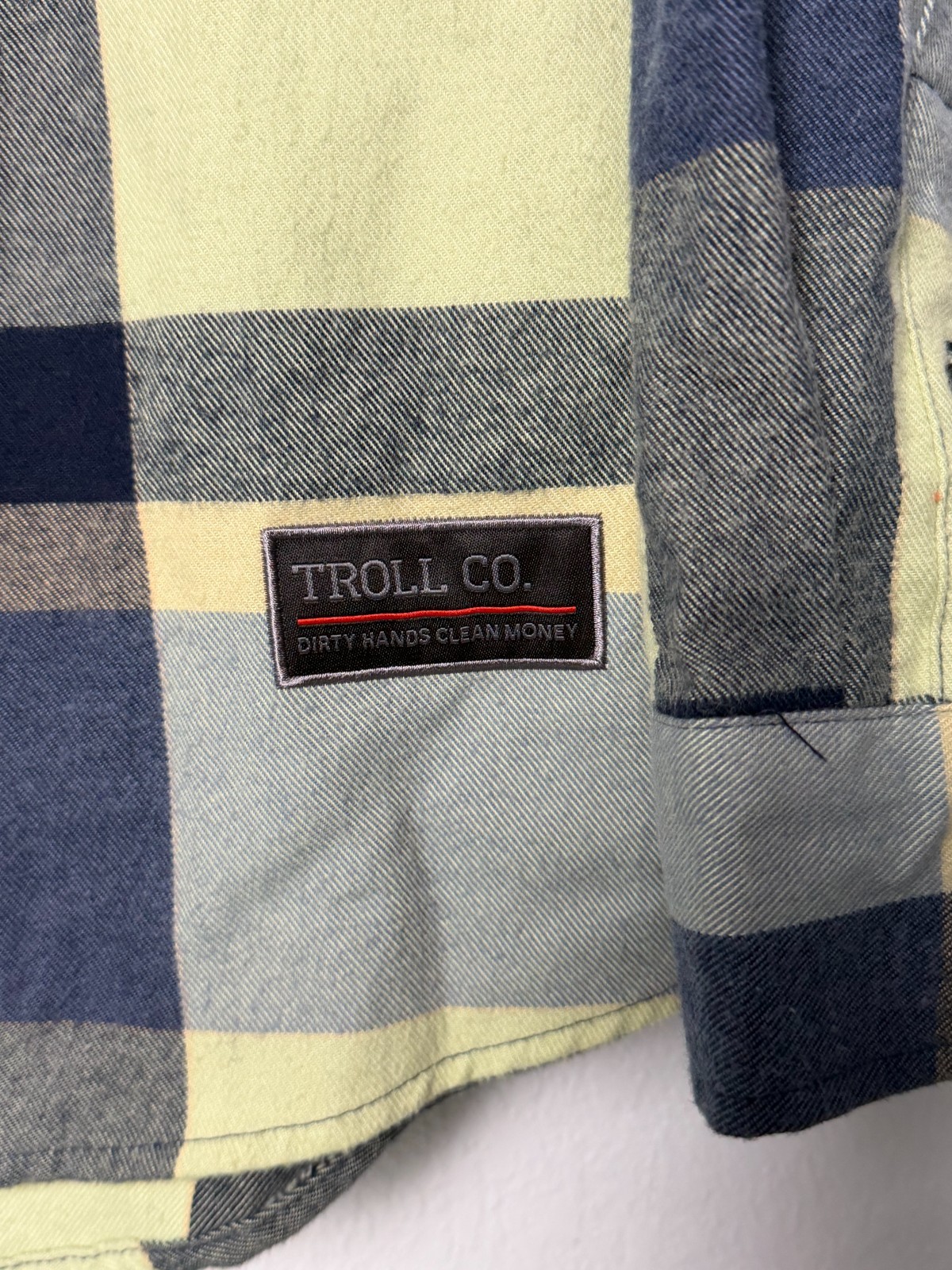 Troll Co Flannel Shirt Men’s Size Medium Blue Yellow Button Up Pearl Snap Casual