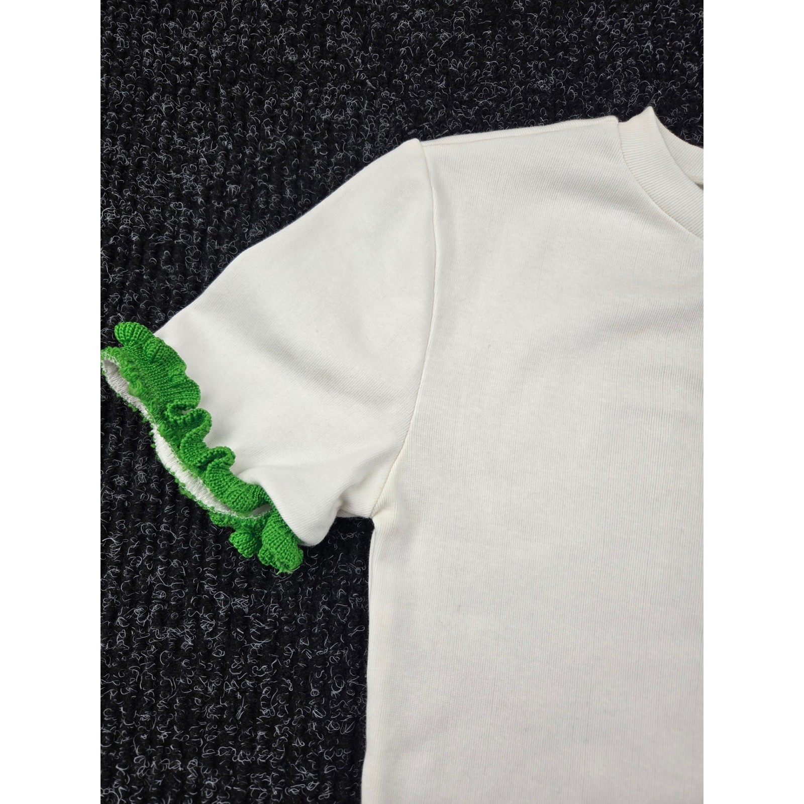 Zara Womens Ribbed Knit T-Shirt Off-White Green Crochet Ruffle Trim Small 1897