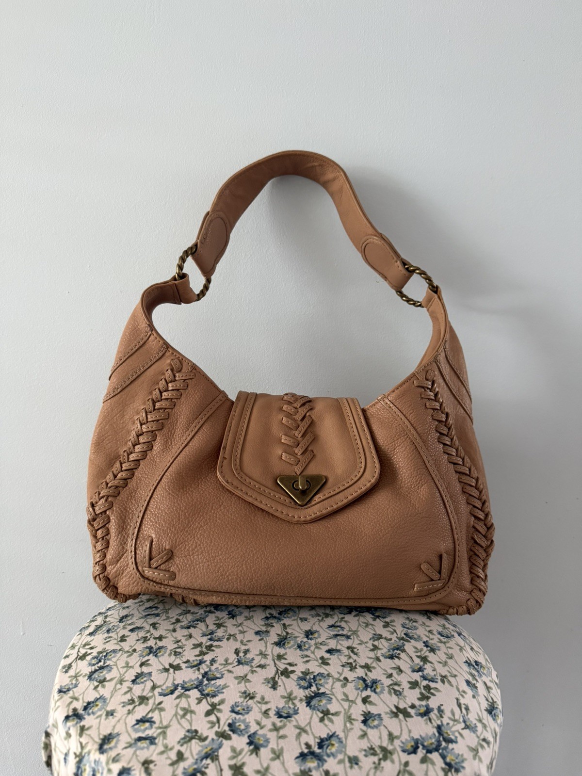 Vintage Wilsons Leather Y2K Light Brown Pebbled Whipstitch Turn Lock Flap Bag
