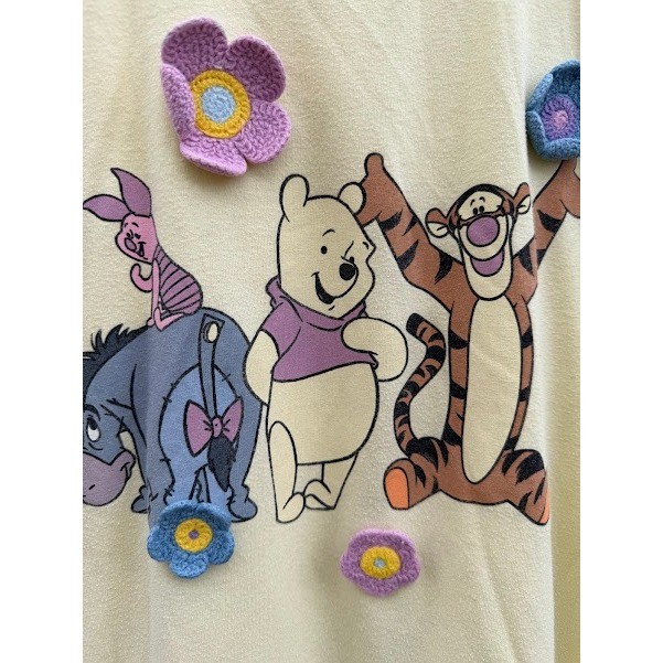 Disneycore Winnie the Pooh Graphic T-Shirt Women Medium Yellow Crochet Flower
