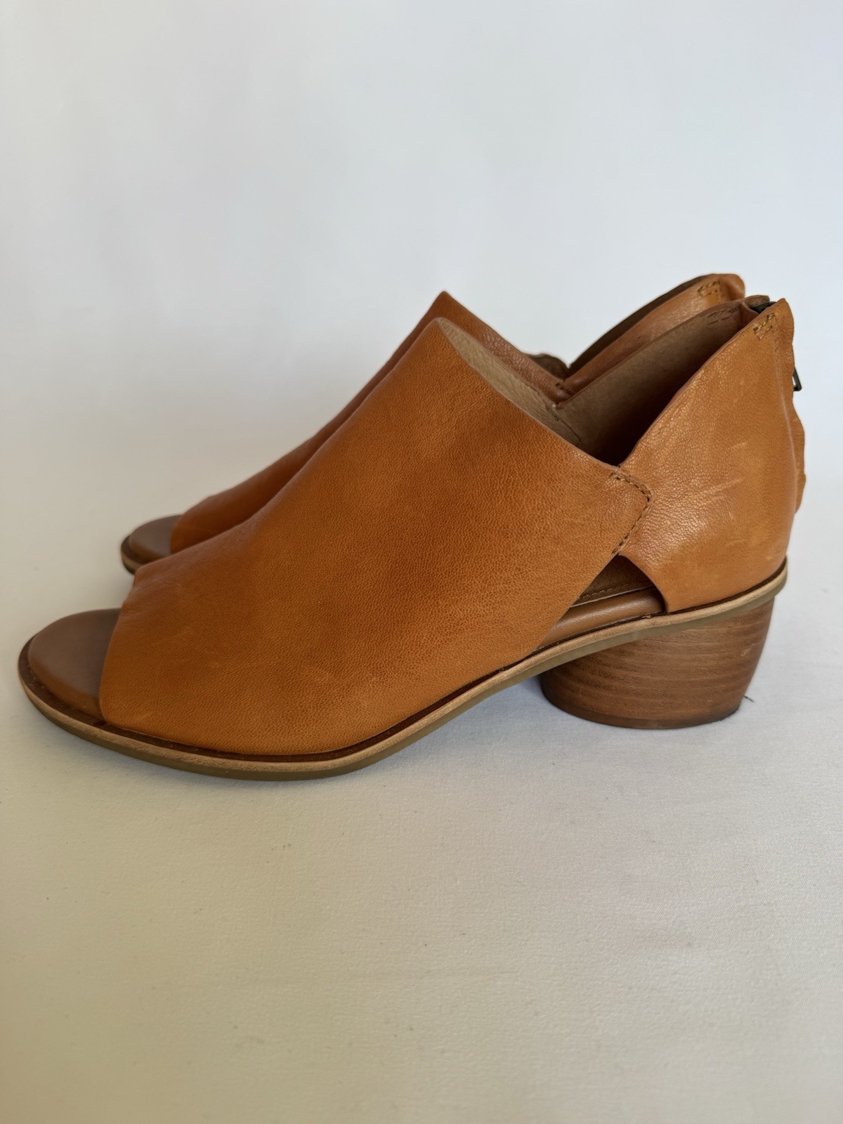 Sofft Women’s Brown Leather Strappy Open Toe Sandals Back Zip Solid