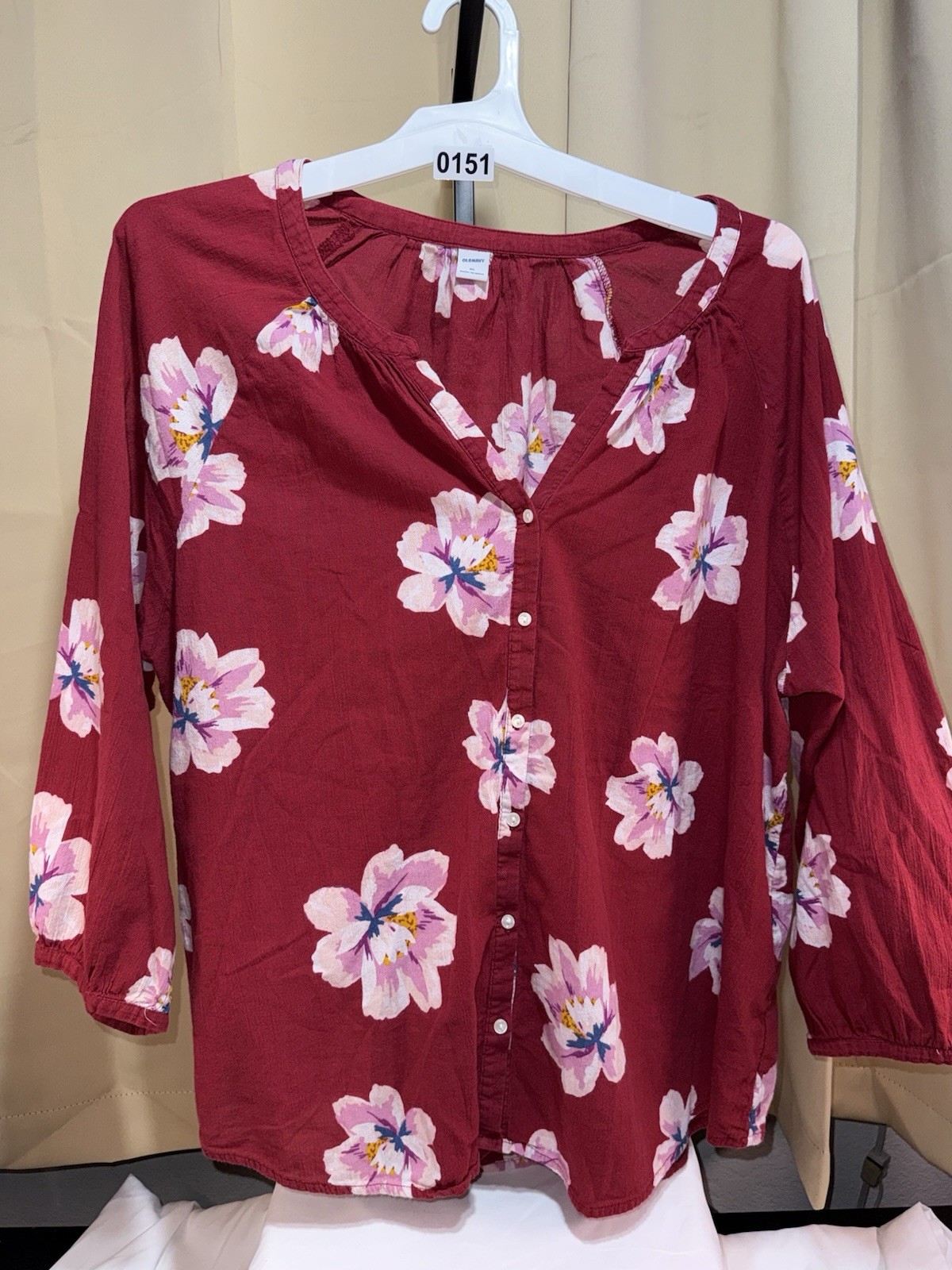 Old Navy Women’s XL Red Floral V-Neck Button Front 3/4 Sleeve Woven Blouse