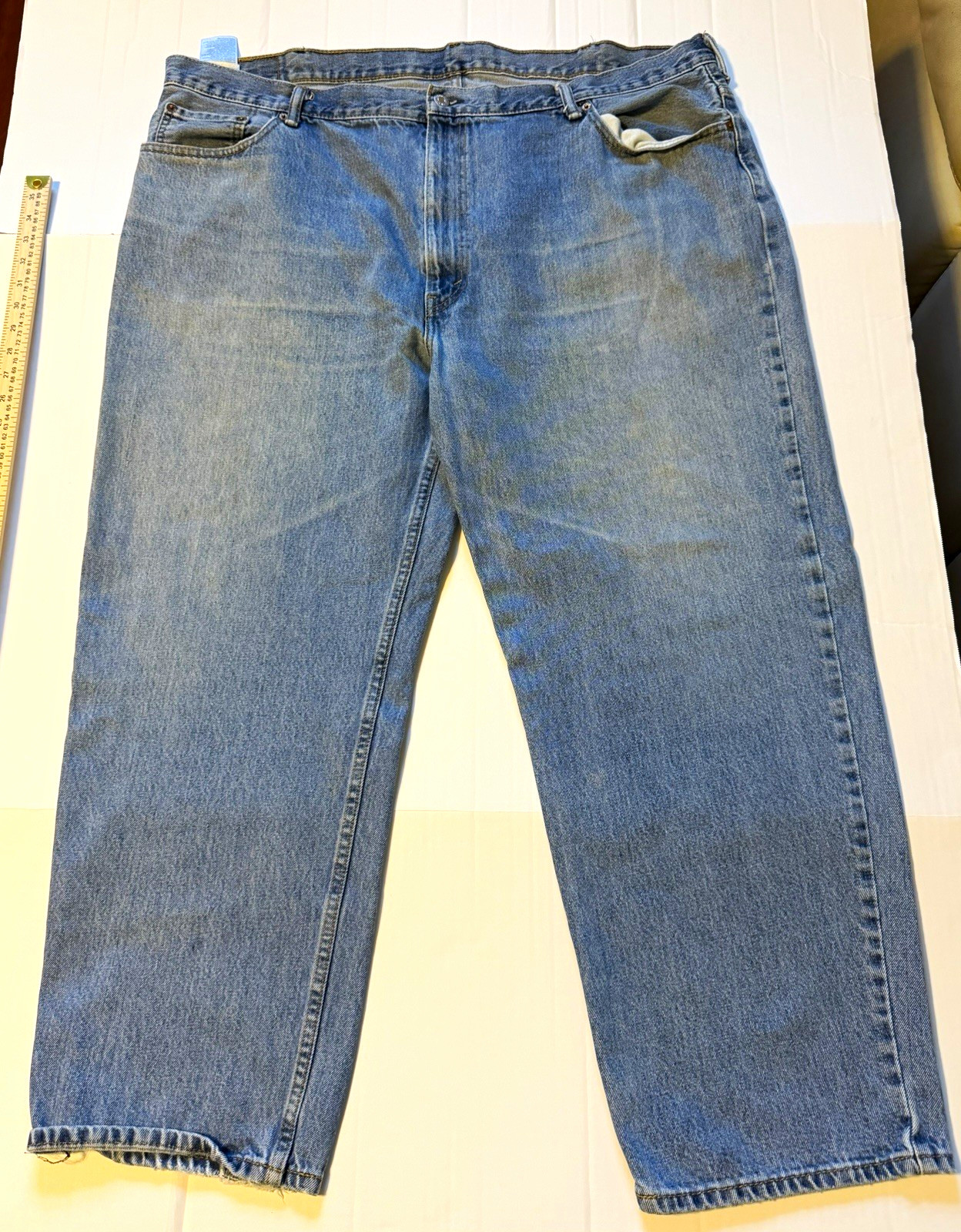 Levi’s Men’s 550 Medium Wash Jeans Relaxed Fit Mid Rise Tapered 5-Pocket 48×30