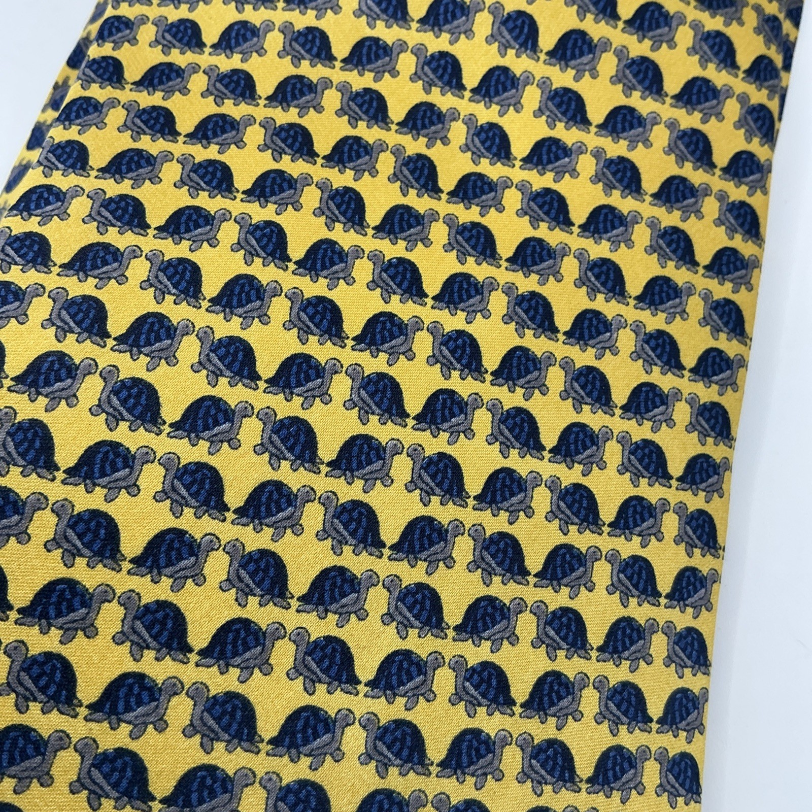 Museum Artifacts All Silk Tie TURTLE Pattern New With Tag