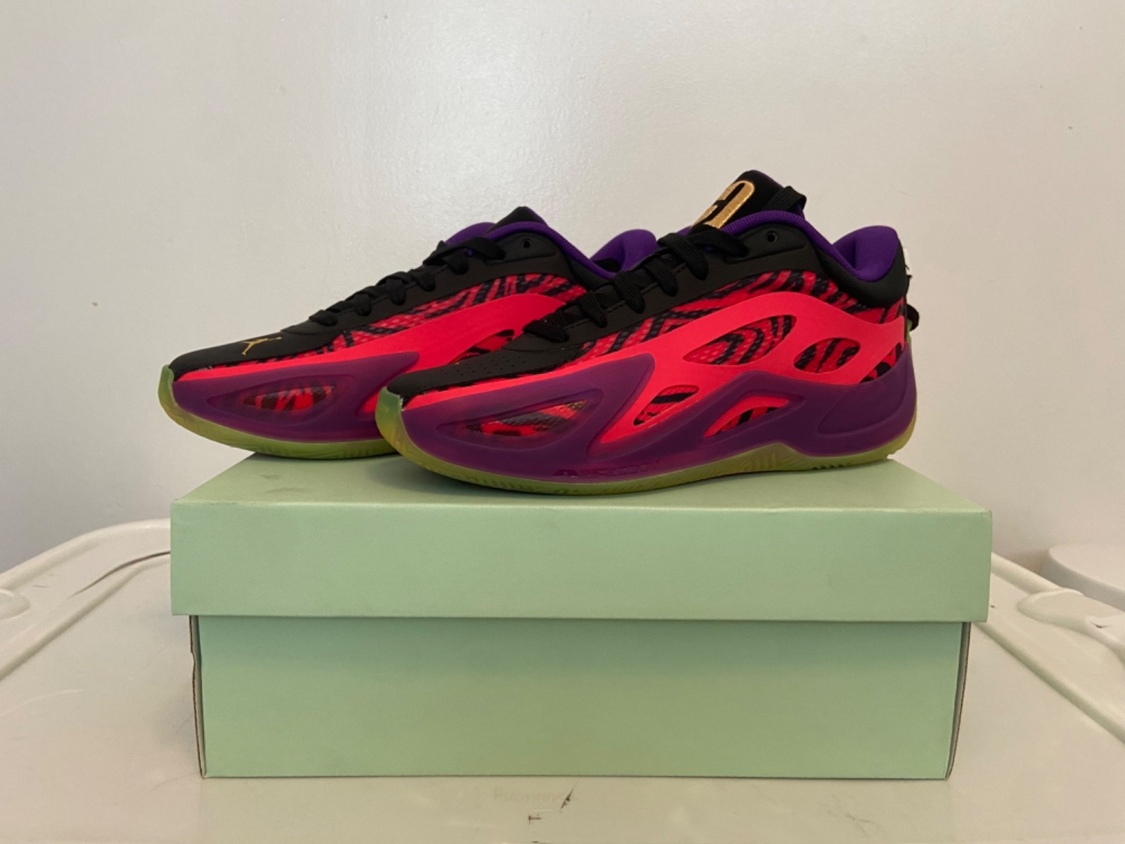 Nike Jordan Heir Series 2 Basketball Shoes. Woman size 7/ Men’s size 5.5