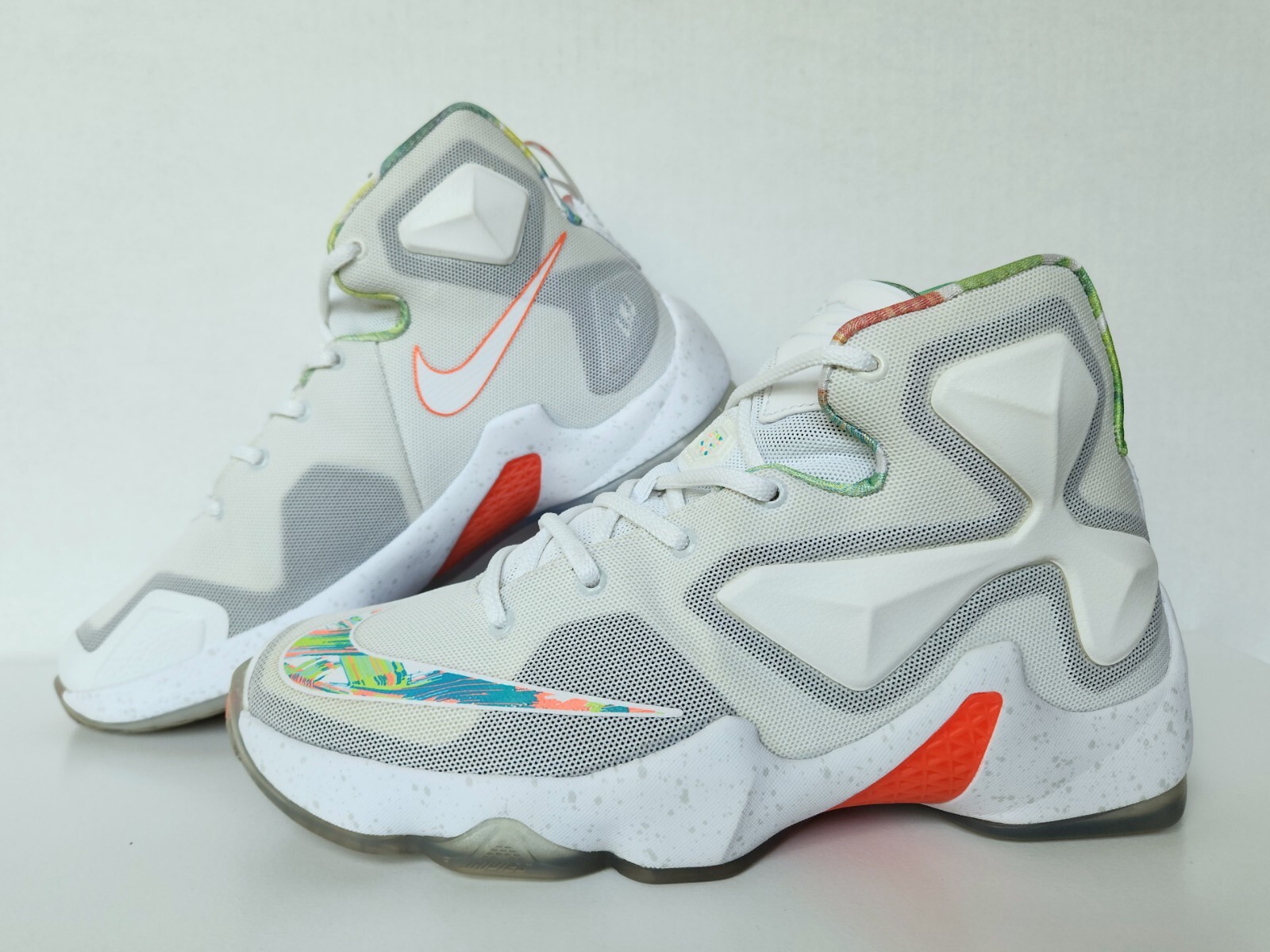 Nike LeBron 13 High Easter GS Size US 6.5Y 808709-108
