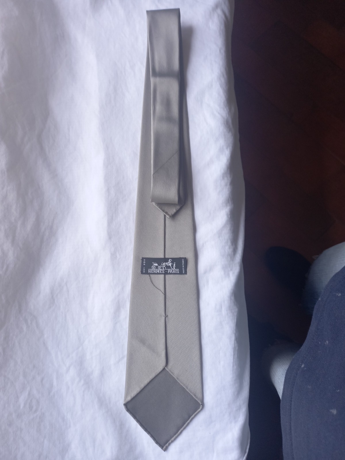 GRAY SOLID COLOR TIE BRAND: HÈRMES, FRANCE