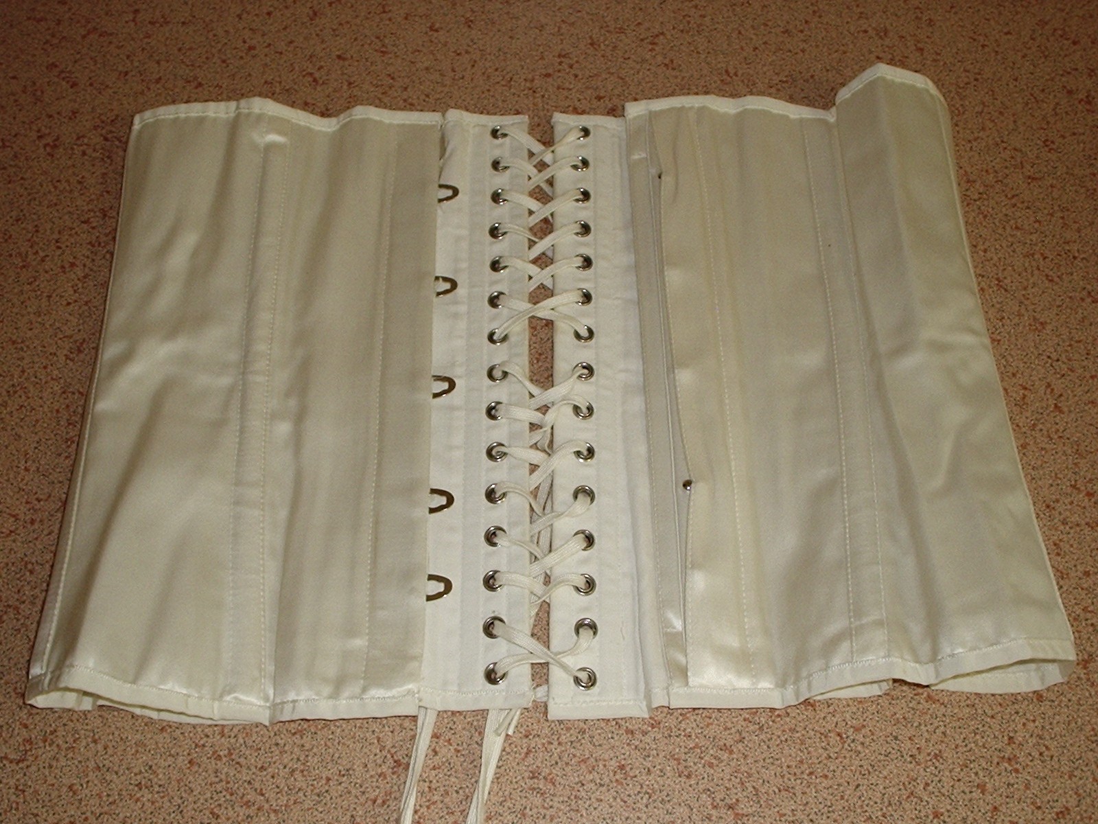 AXFORDS WHITE SATIN HOURGLASS VICTORIAN UNDERBUST CORSET 30 IN WAIST 12 TO 14