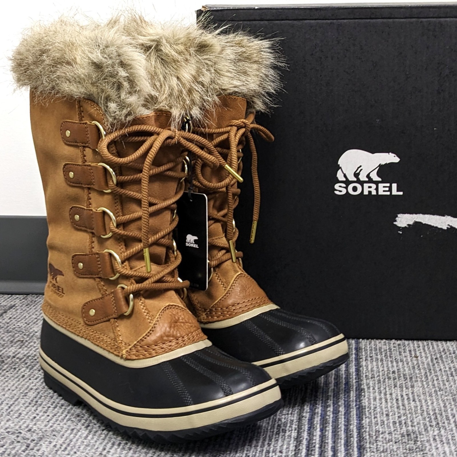 Sorel “JOAN OF ARCTIC” Women’s Quick-Lace Waterproof Boots (Camel Brown/Black) 6