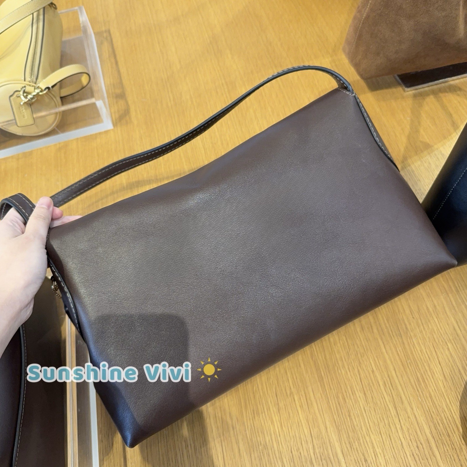 NWT Coach Chelsea Shoulder Bag Natural Grain Leather Maple Brown Brass CDS62