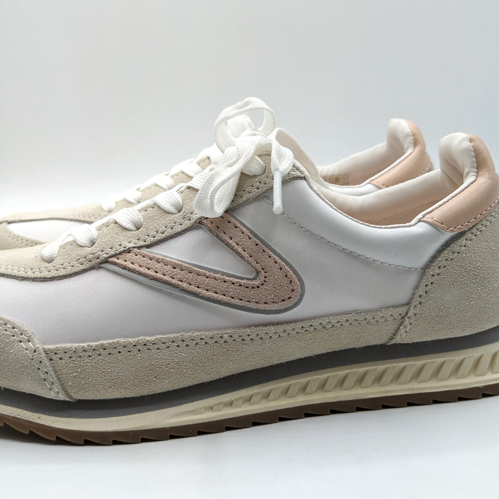 Tretorn “Hailey” Women’s, Leather & Nylon Canvas, Sneaker (White / Pink) – NEW