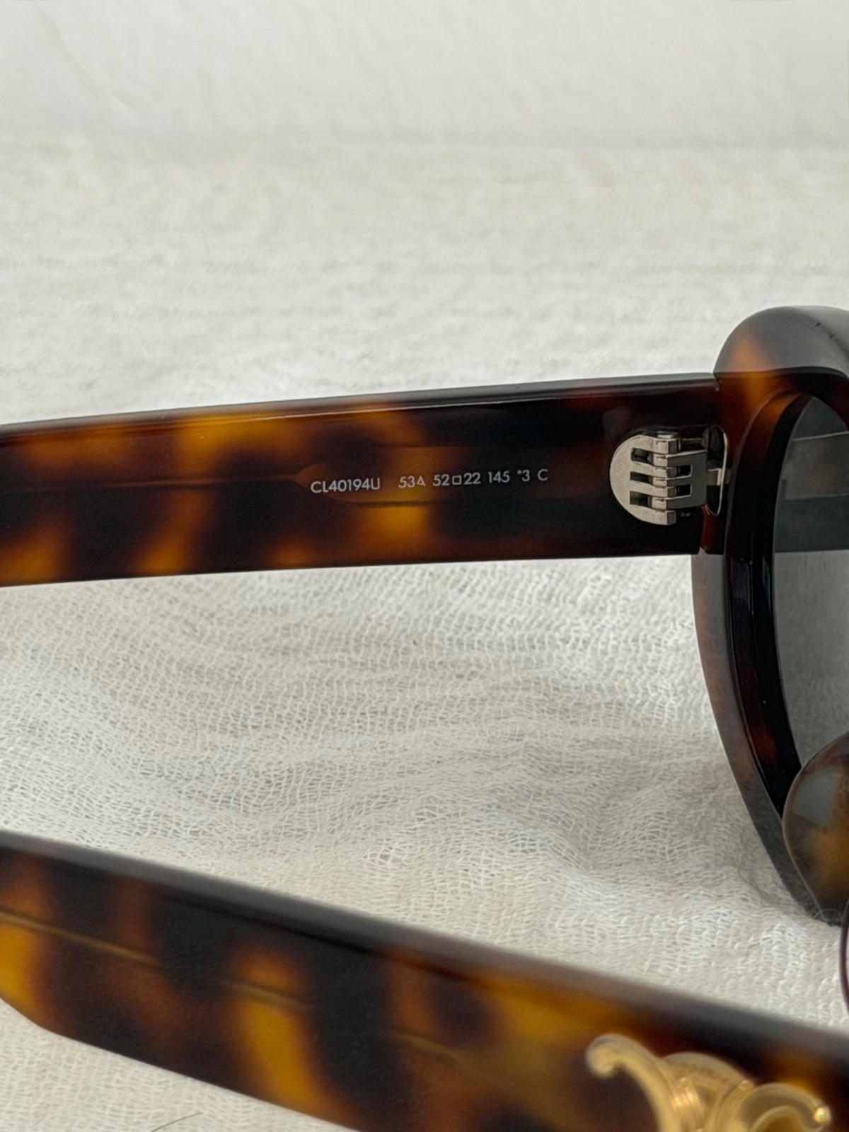 Celine CL40194U Triomphe sunglasses
