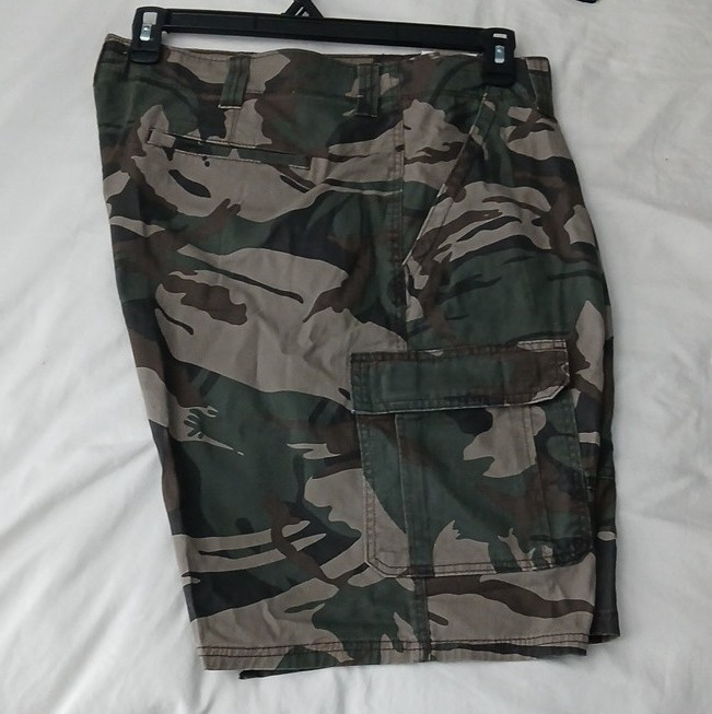 Wrangler Five Star Men’s Relaxed Fit Cargo Shorts Camo Canvas Cotton Zip 10″