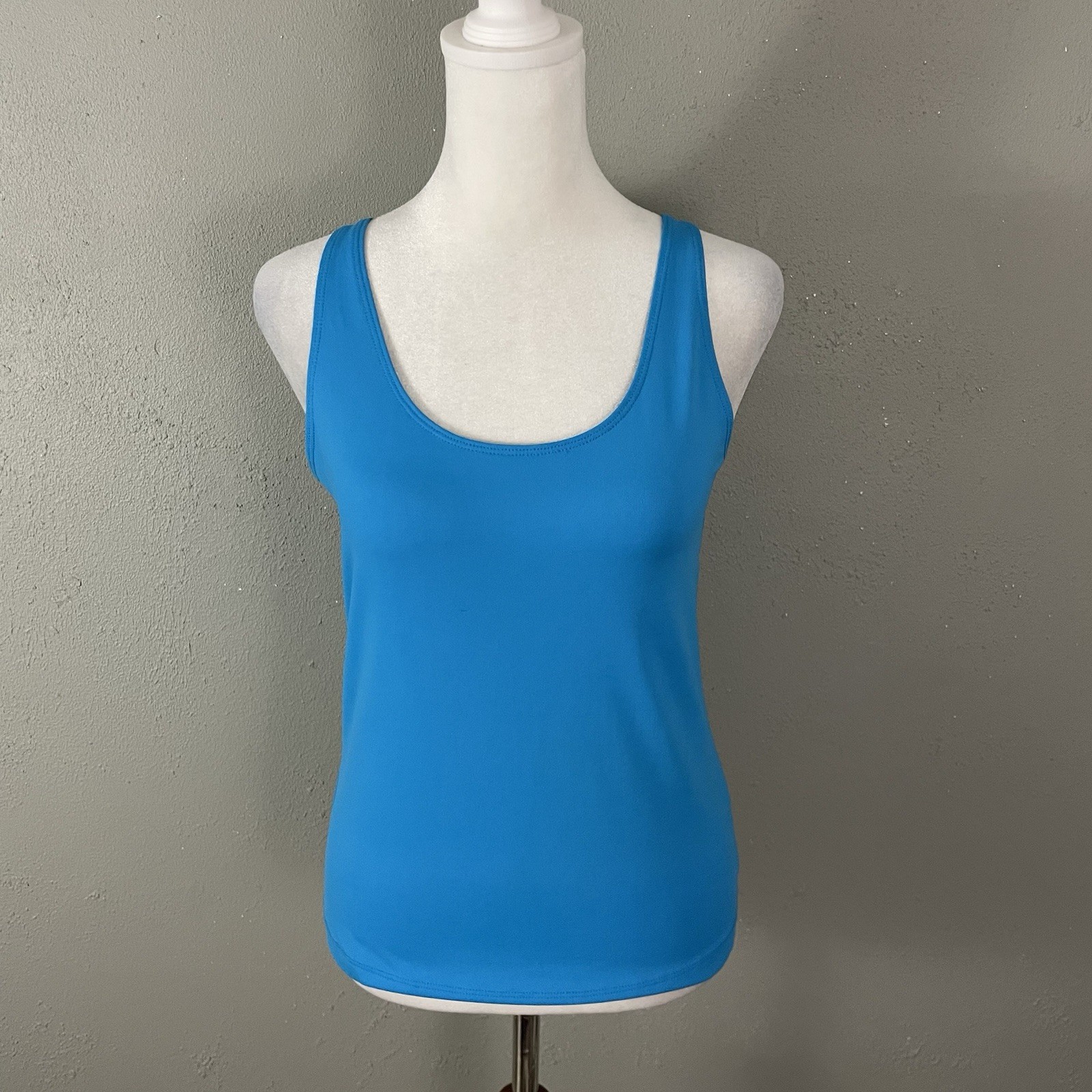 NEW Chicos Sleeveless Top Size 0 Small Microfiber Cool Cami Blue Tank Nylon Span
