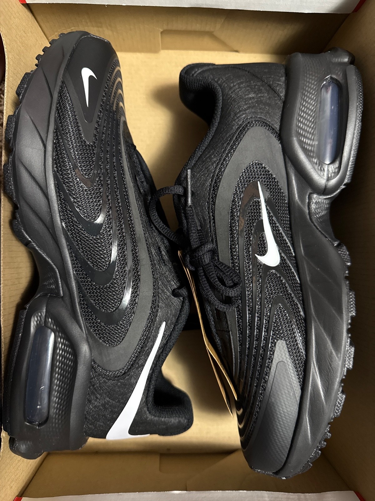Nike Air Max Fire 7.5 Men – Brand New – Black with White Checkmark Nike Logo