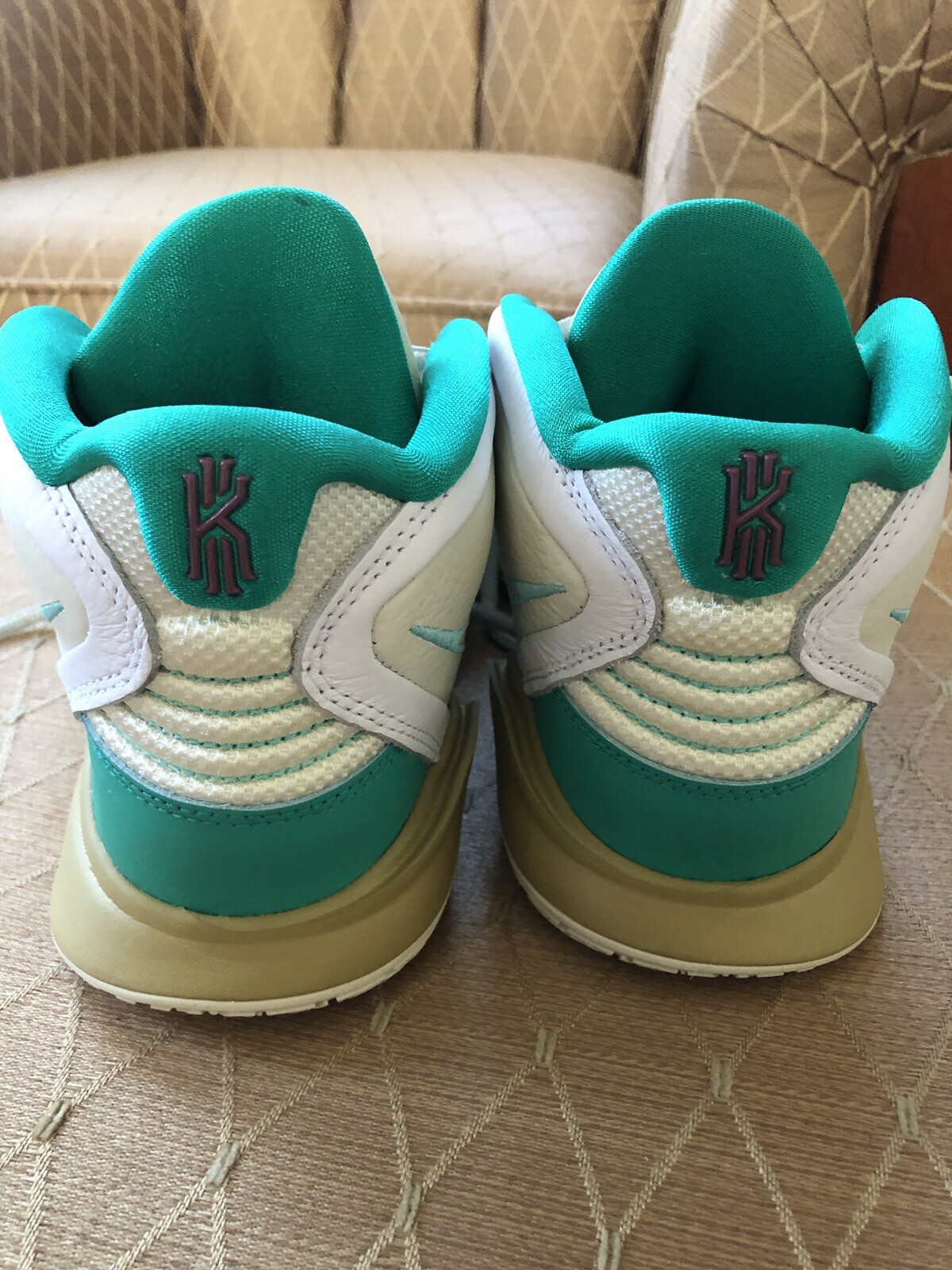 Nike Keep Sue Fresh Kyrie Bird Infinity Golden Tribute Mens 8.5 CZ0204-002