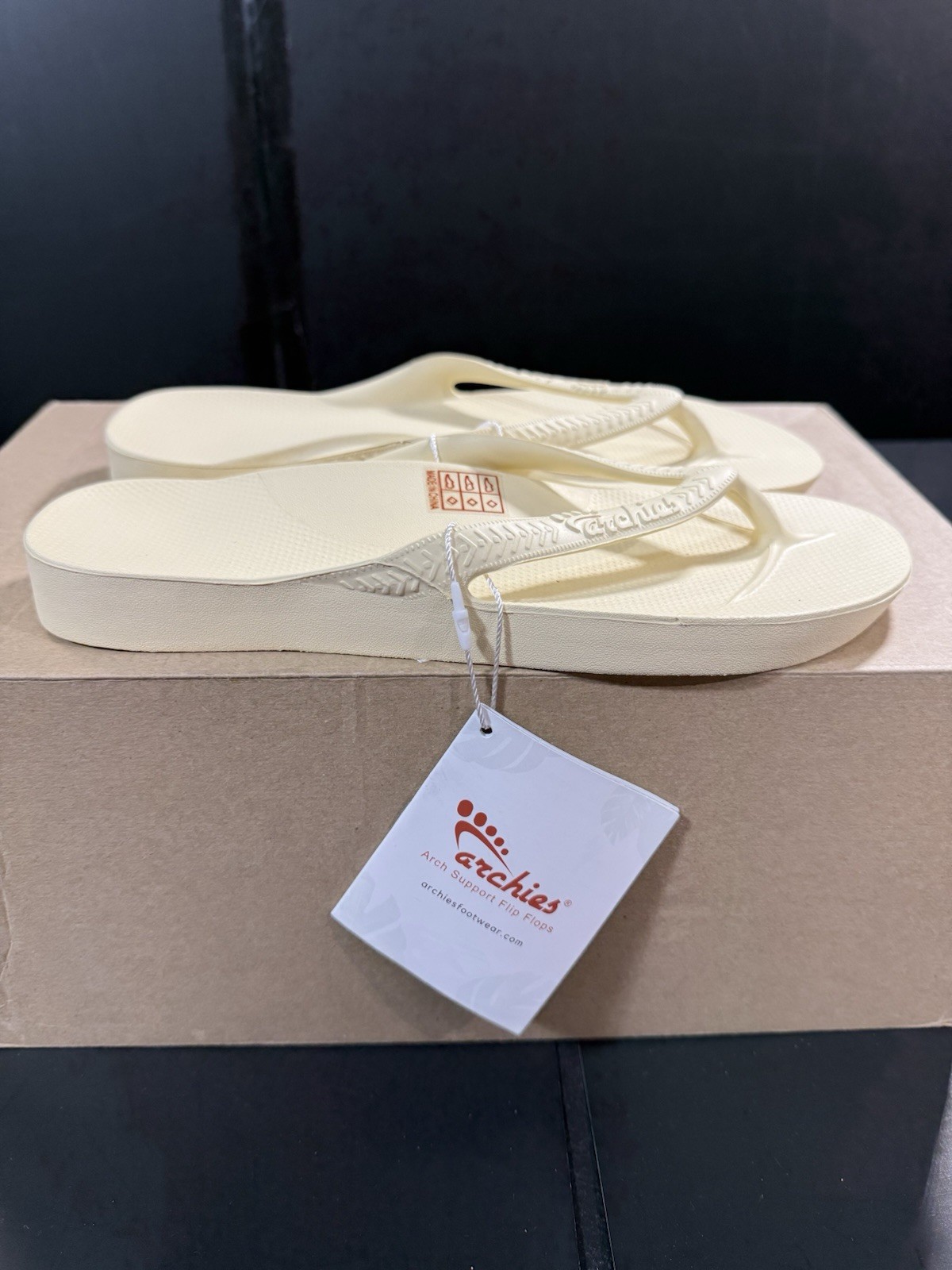 Archies Flip Flops Yellow Size M 7 W 8 NWOB