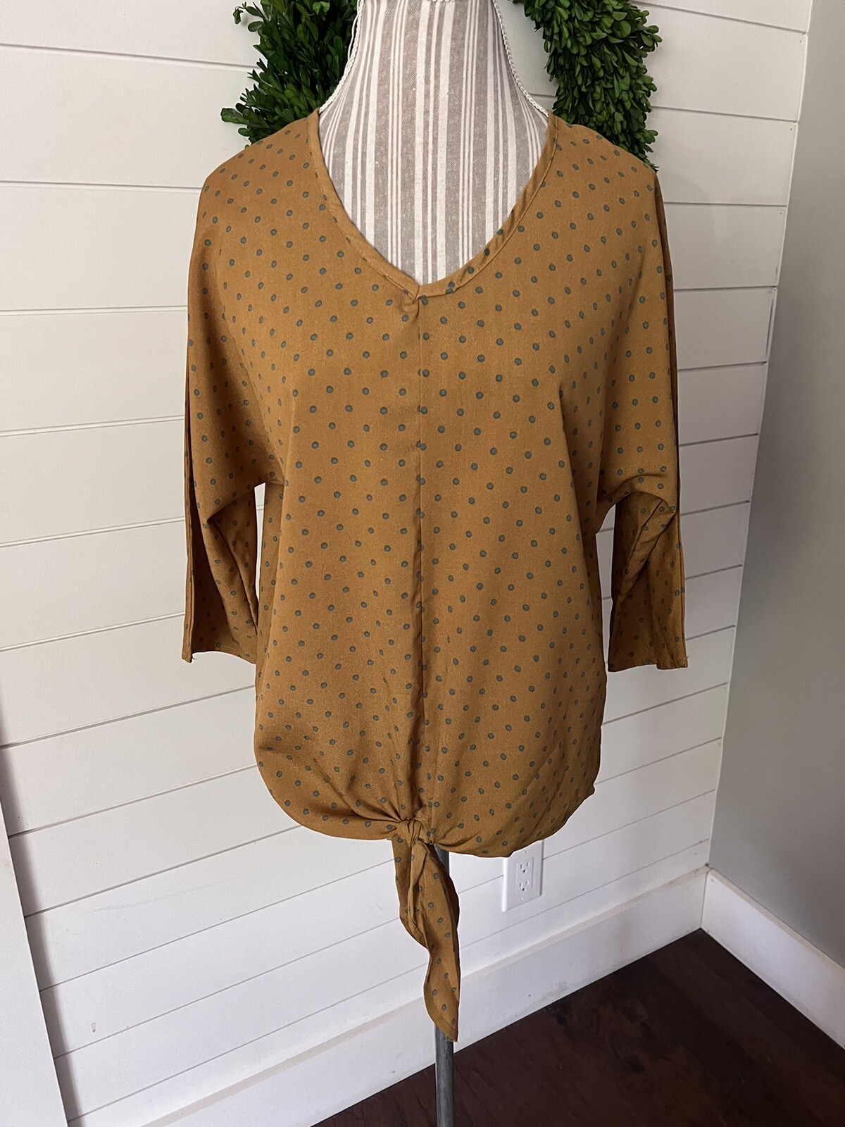 Lime n Chili Women’s Mustard Yellow Polka Dot 3/4 Sleeve Top Sz S (E2)