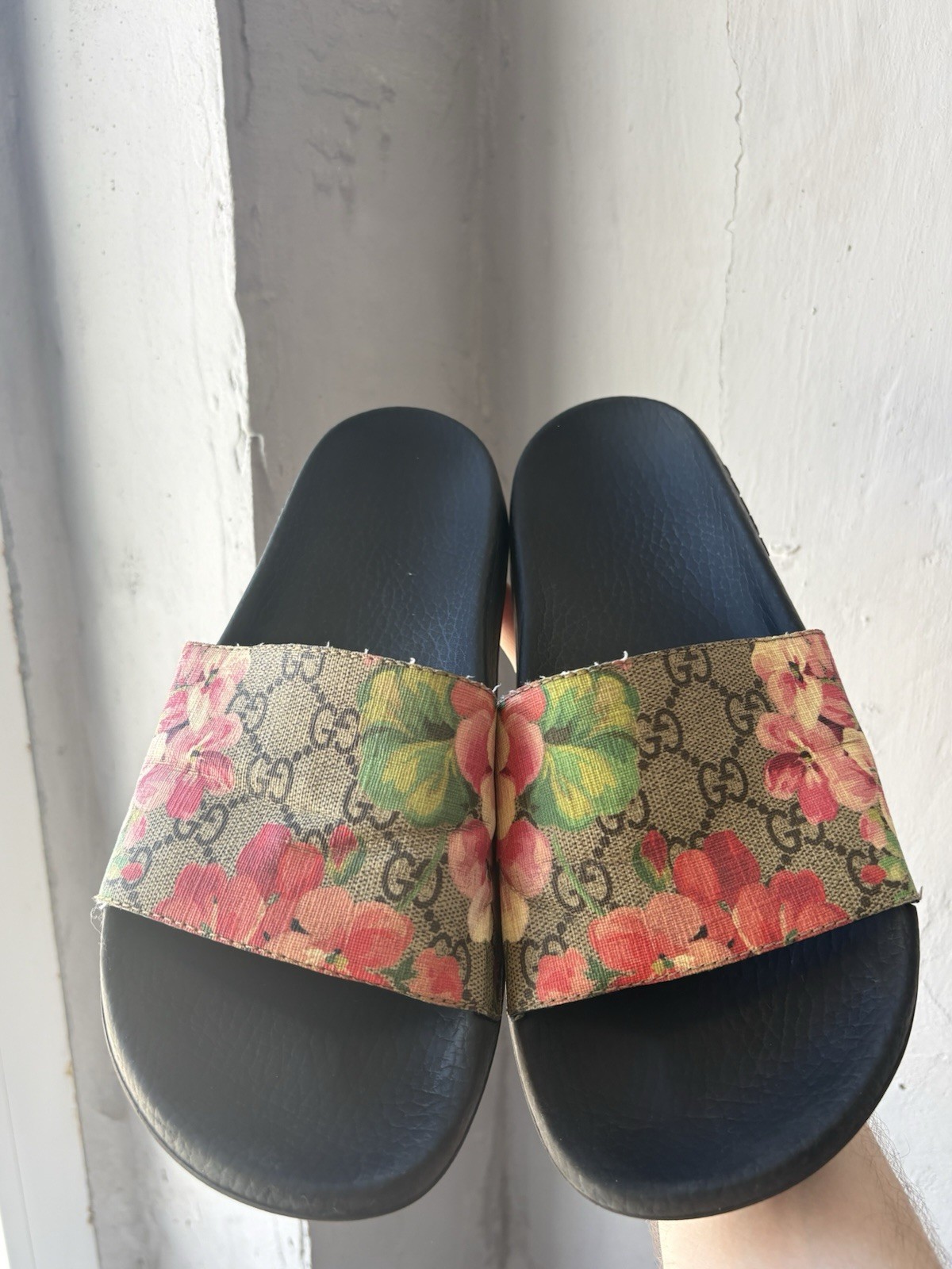 GUCCI GG SUPREME Flip Floops Monogram Floral Blooms Slide Sandals Womens Size 40