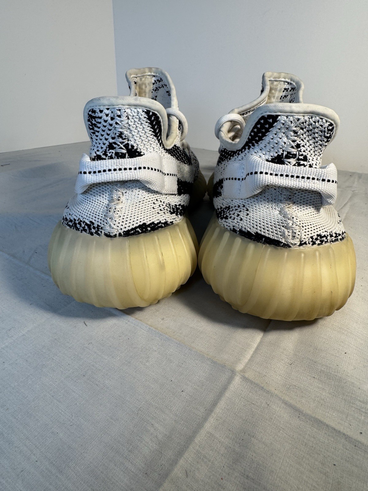 Size 9.5 – adidas Yeezy Boost 350 V2 Low Zebra