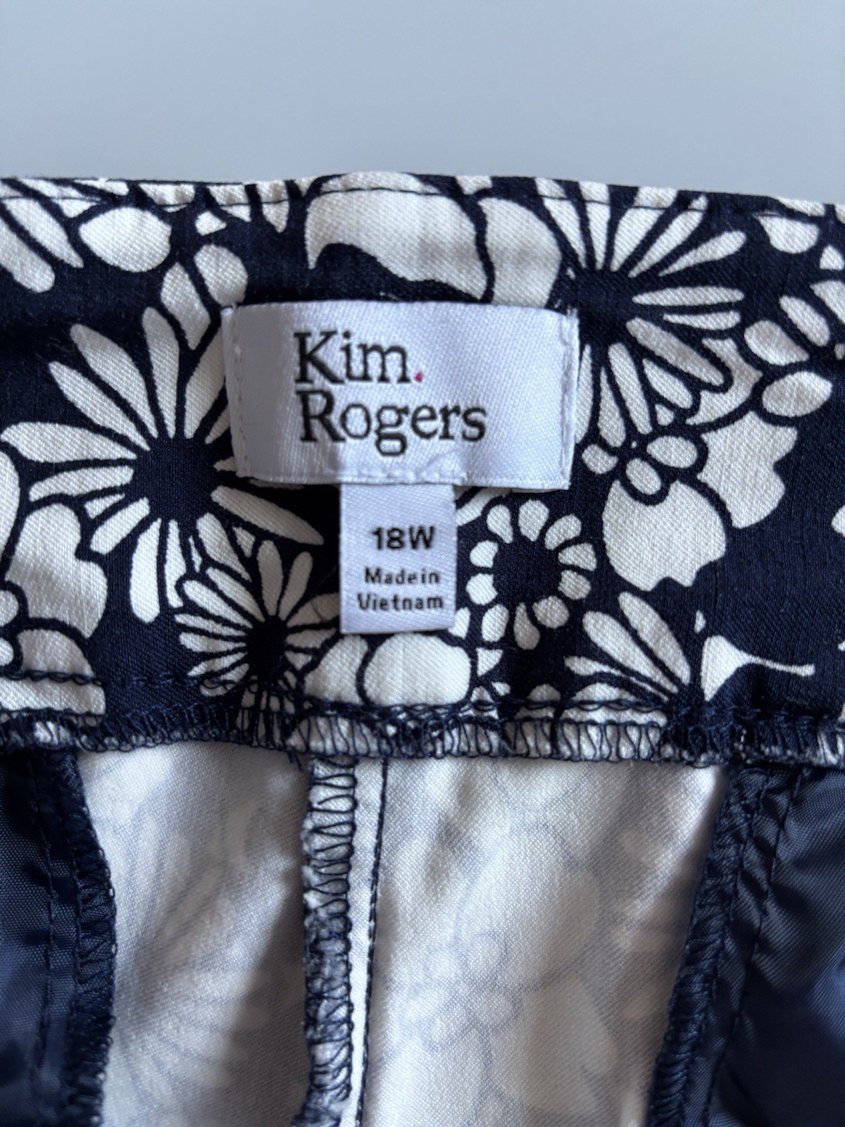 Kim Rogers Navy & WhiteFloral Cropped Pants Sz/18WNWOT