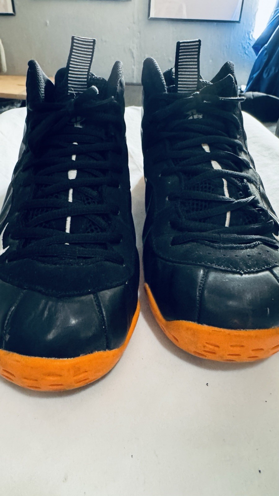 Nike Air Foamposite One Men’s High Top Lace-Up Basketball Sneakers Black Orange