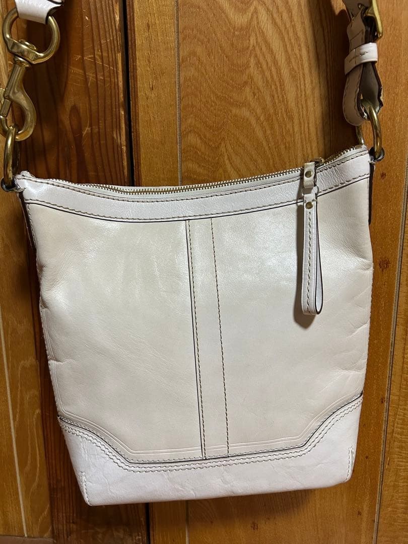 COACH White Leather & Gold Shoulder Bag 10.6 x 11.4 x 3.1 in Used