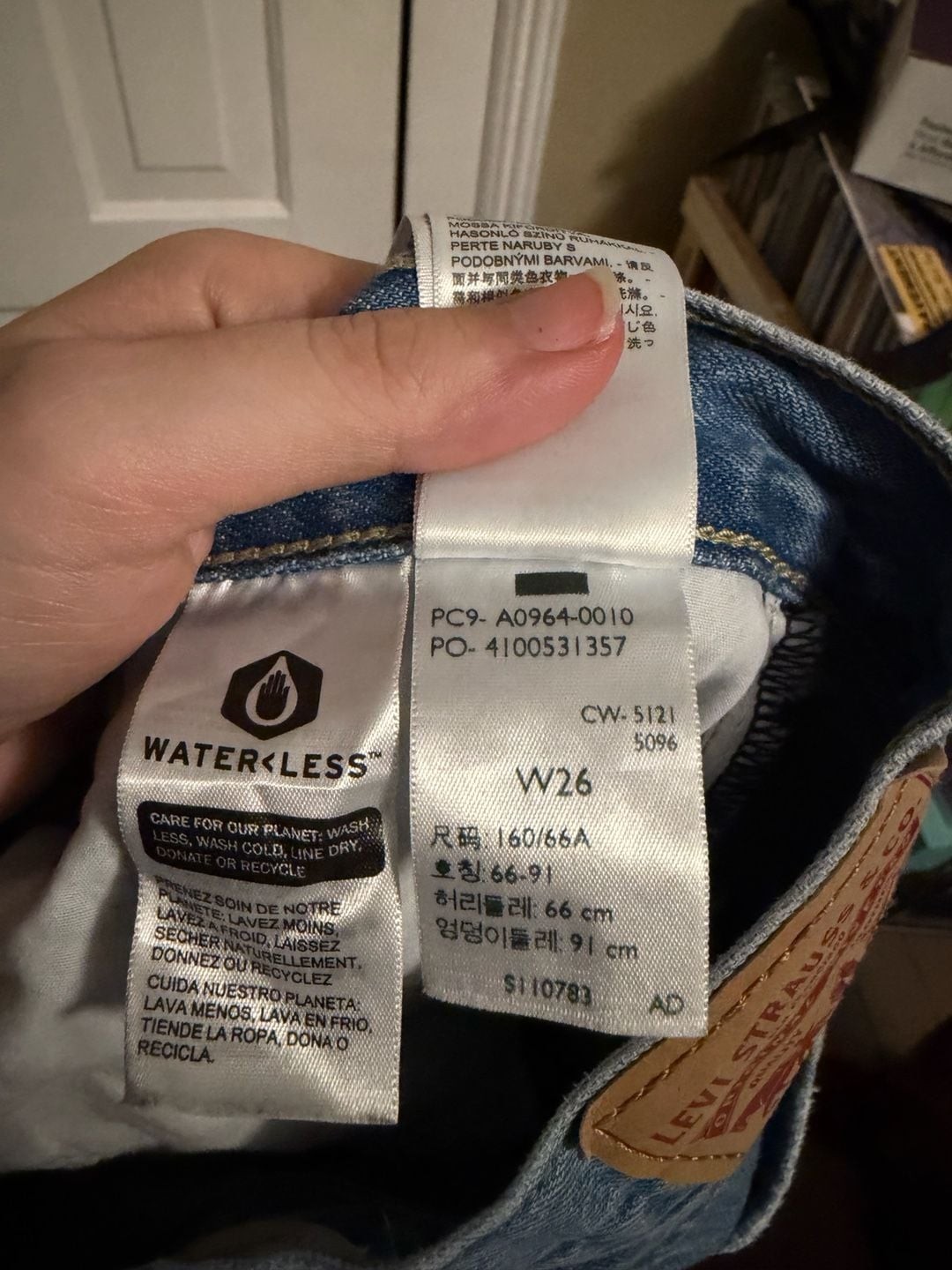 Levi’s Women’s Low Pro Straight Jeans in Medium Wash Size 26