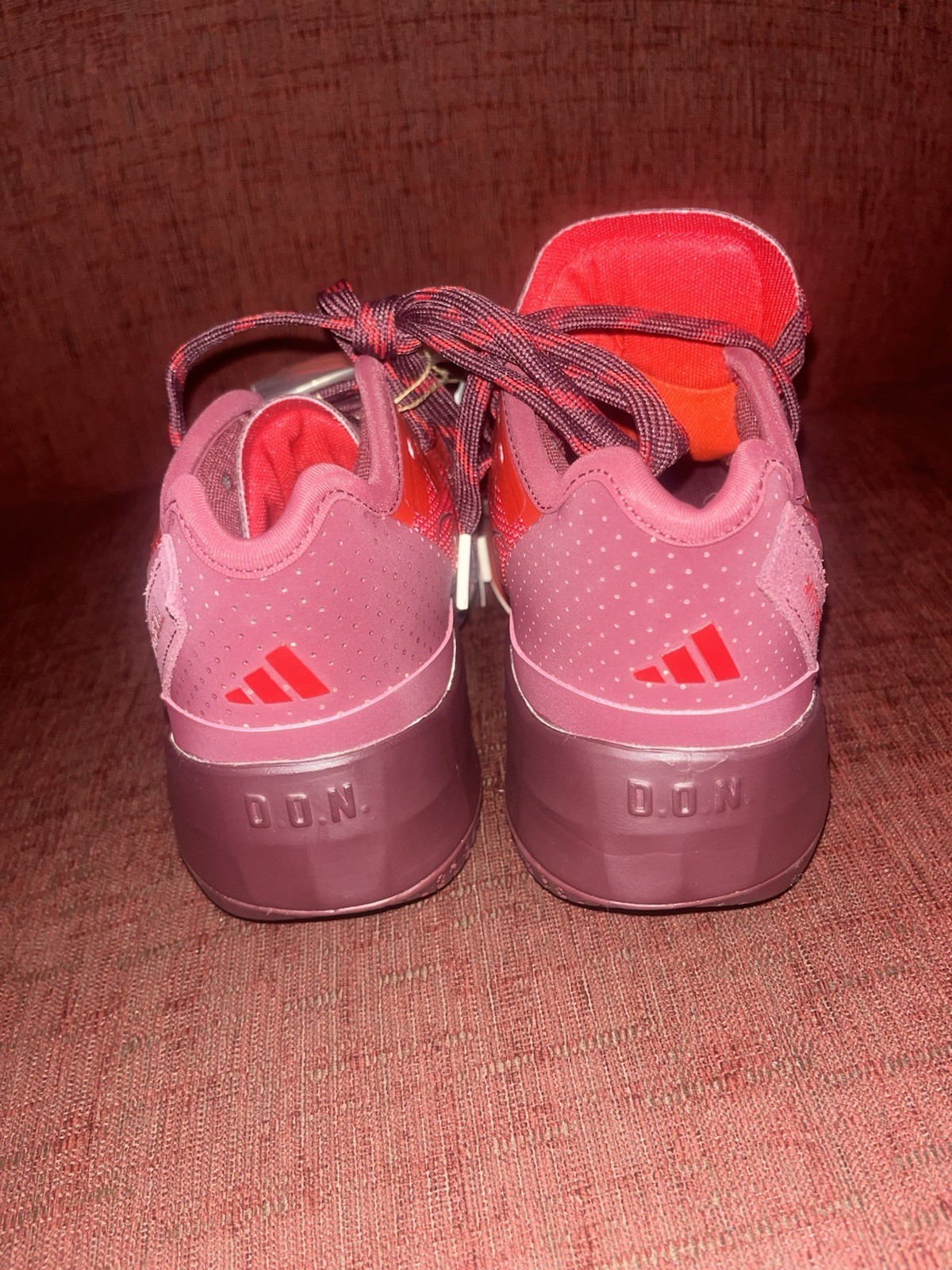 Adidas Boys Size 3.5 DON Issue 4 J Basketball Red New Extra Laces