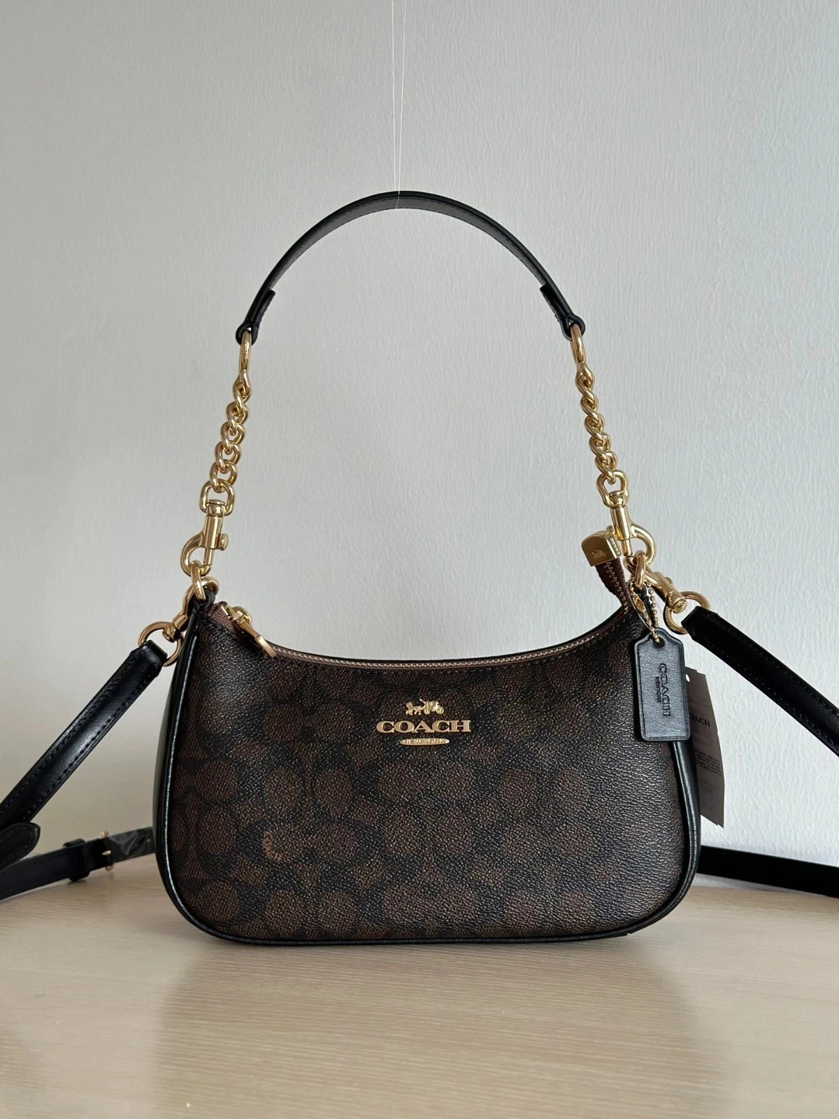 New COACH Teri Shoulder Bag In Signature Canvas Brown CV933 ！