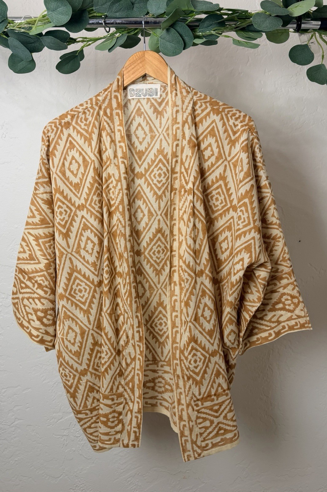 DZUBI Boho Open Front Kimono Cardigan Tan Ivory Tribal Print Lightweight Resort