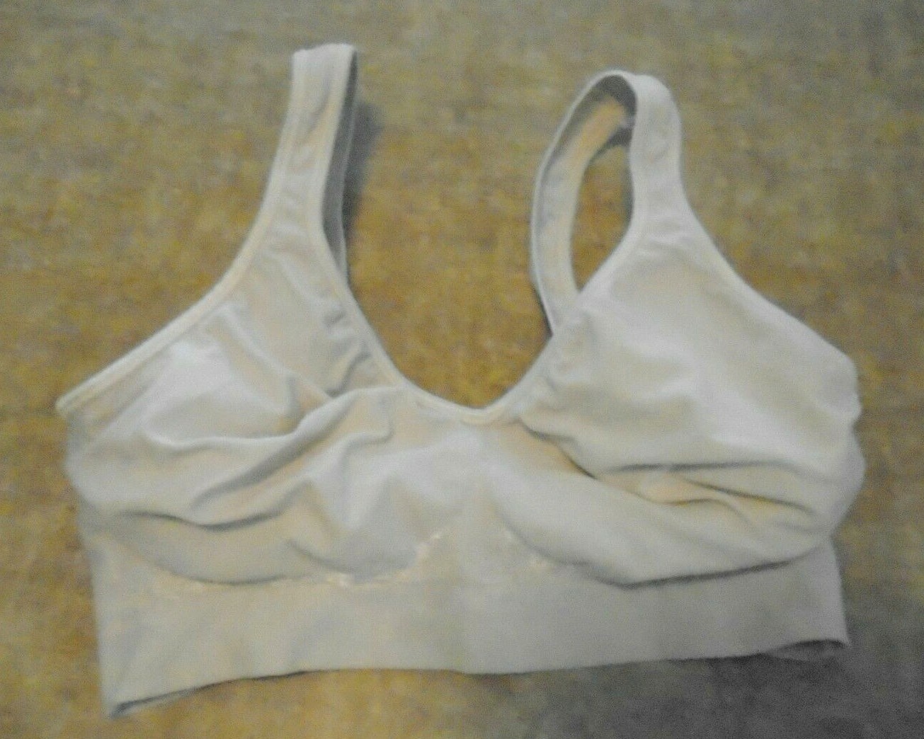 Kohl’s Bra Size M Beige 95% Nylon 5% Spandex 2 Hook Closure