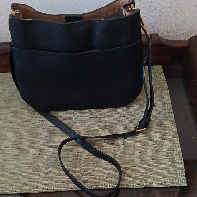 Black Pebbled Crossbody Bag Zip/Snap Buckle Accent Gold Hardware Beige Lining
