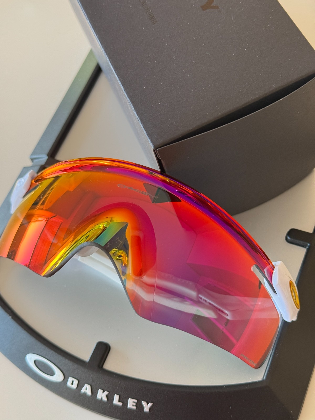 Oakley QNTM Kato OO9481D-0356 White Frame / PRIZM Road Lenses